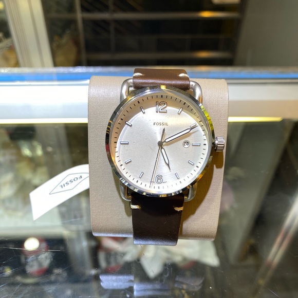 Watch - Picture 2 of 3